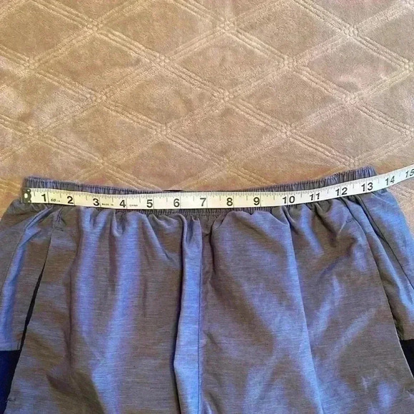 Nike Dri Fit Gray Woman’s Shorts, Size Medium. - Picture 8 of 9